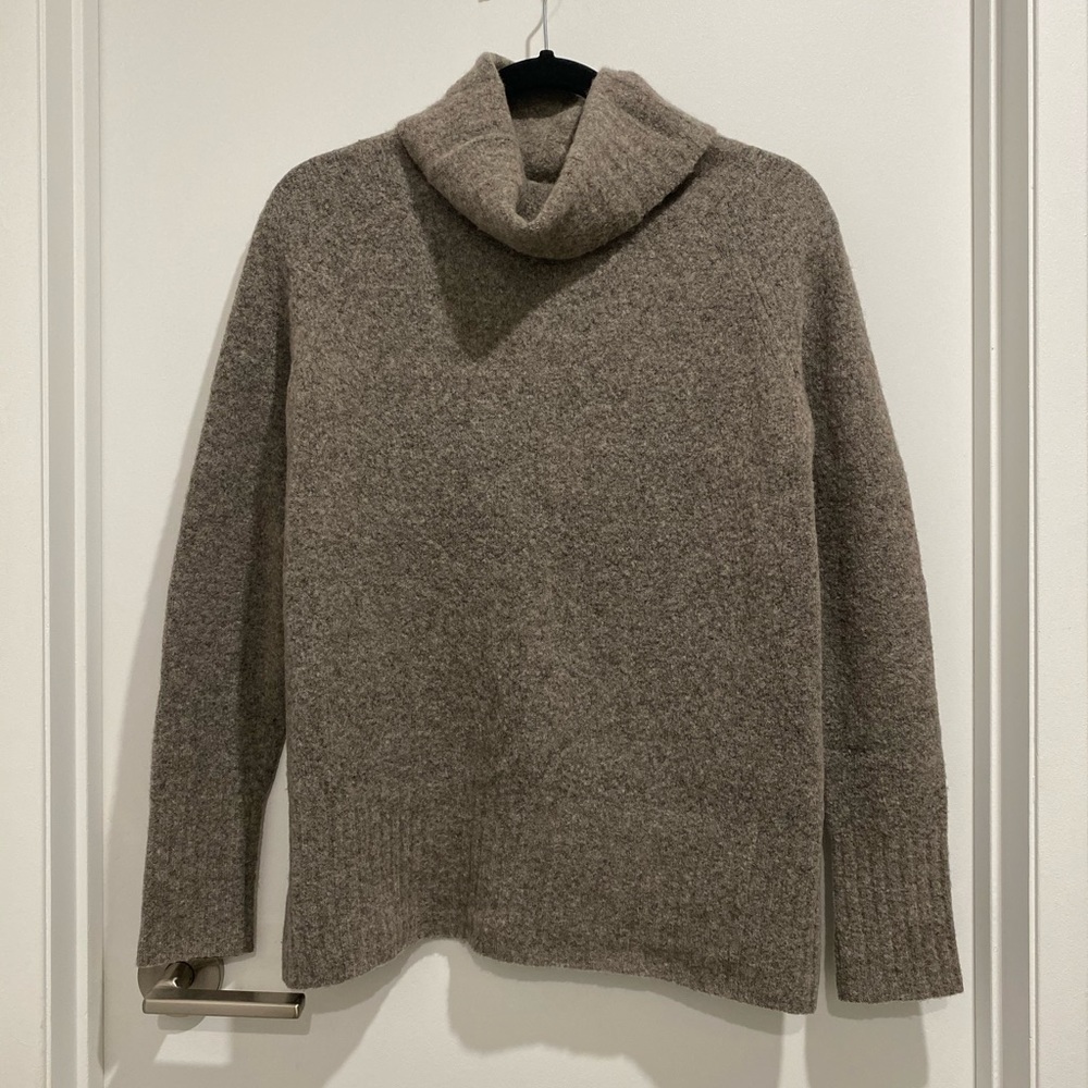 ✨Sold✨ Aritzia Community Plutarch Sweater - Picture 11 of 12